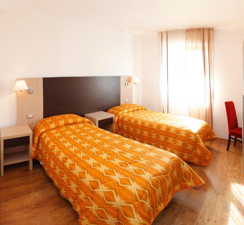 Hotel Il Garibaldi San Quirico dʼOrcia Pokój zdjęcie